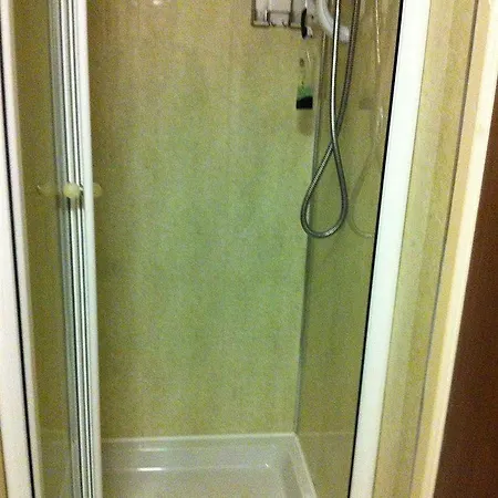 Oasis House 3* פאלמות'
