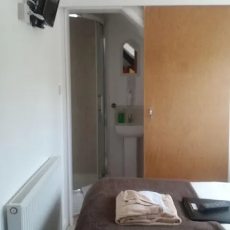 Oasis House פאלמות'