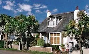 Oasis House 3*