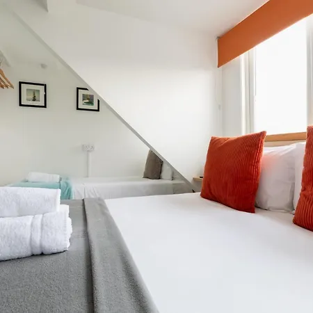 בית הארחה Oasis House פאלמות'