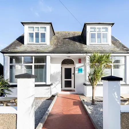 Oasis House 3*