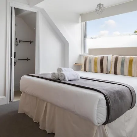 Oasis House 3* Falmouth
