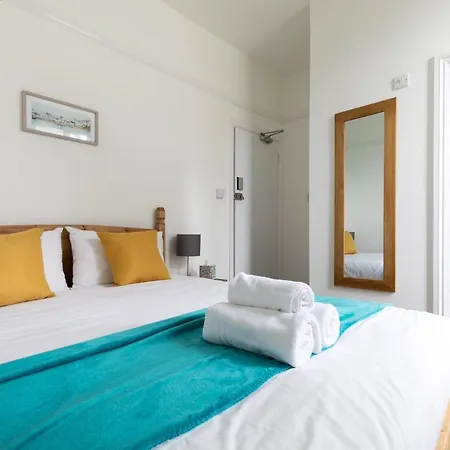 בית הארחה Oasis House 3*