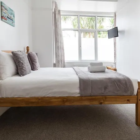 בית הארחה Oasis House 3*